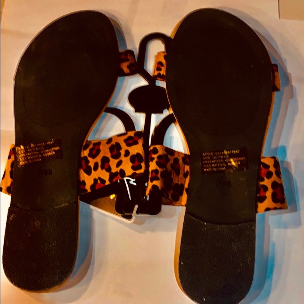 Gorgeous Charles Albert Flat Detailed Sandal🎁. - Picture 2 of 10